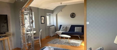 12 habitaciones, tabla de planchar con plancha, wifi y ropa de cama