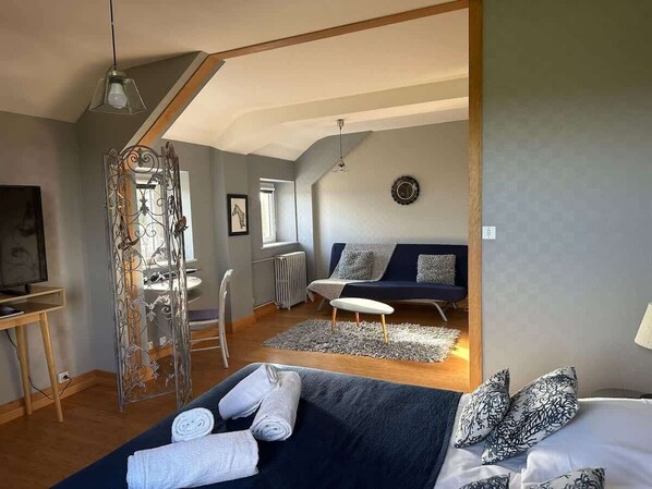 12 bedrooms, iron/ironing board, WiFi, bed sheets