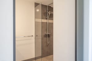 A modern shower with a glass door and a handheld showerhead. - A/C Apartment 2bdr/6p sea View- St-tropez (Saint-Tropez)