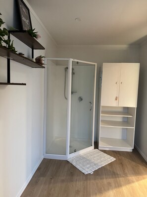 Room, 1 Bedroom | Bathroom - Room-cozy Guest Room Retreat in Taupō wi (Taupō)