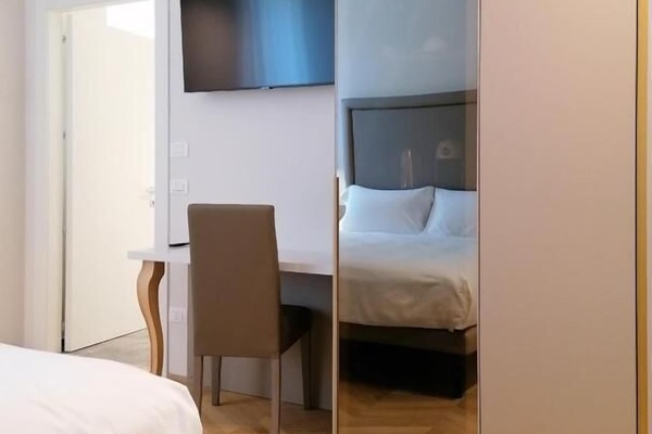 Free minibar, in-room safe, blackout curtains, soundproofing
