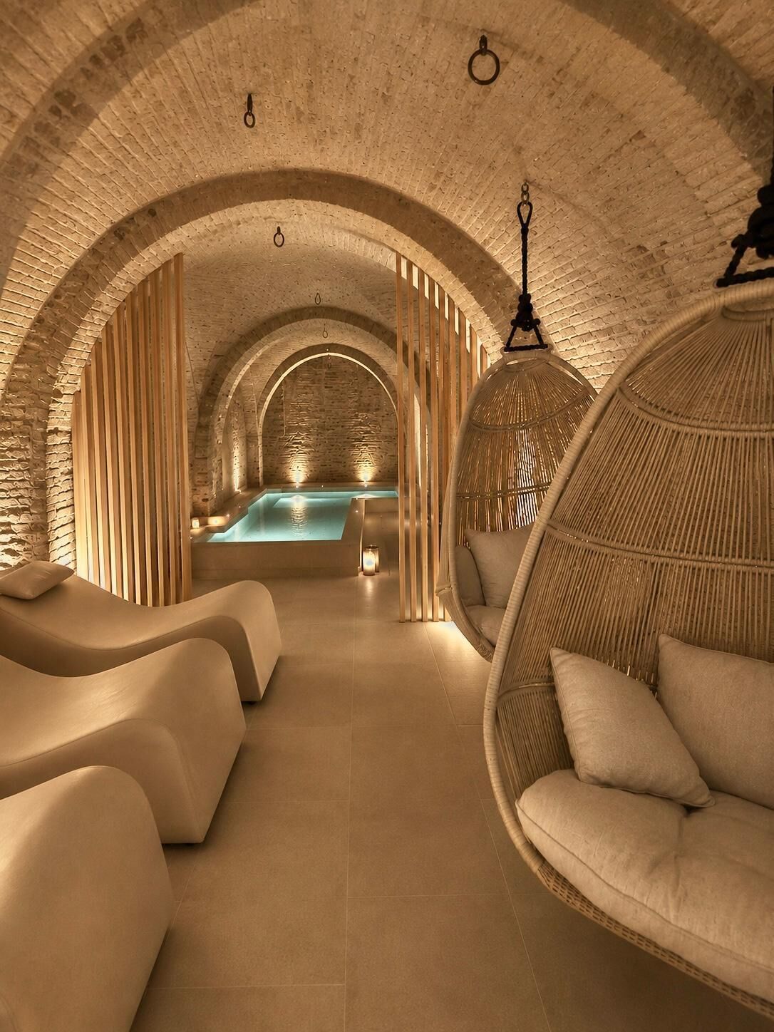 Couples treatment rooms, sauna, steam room, hot stone massages