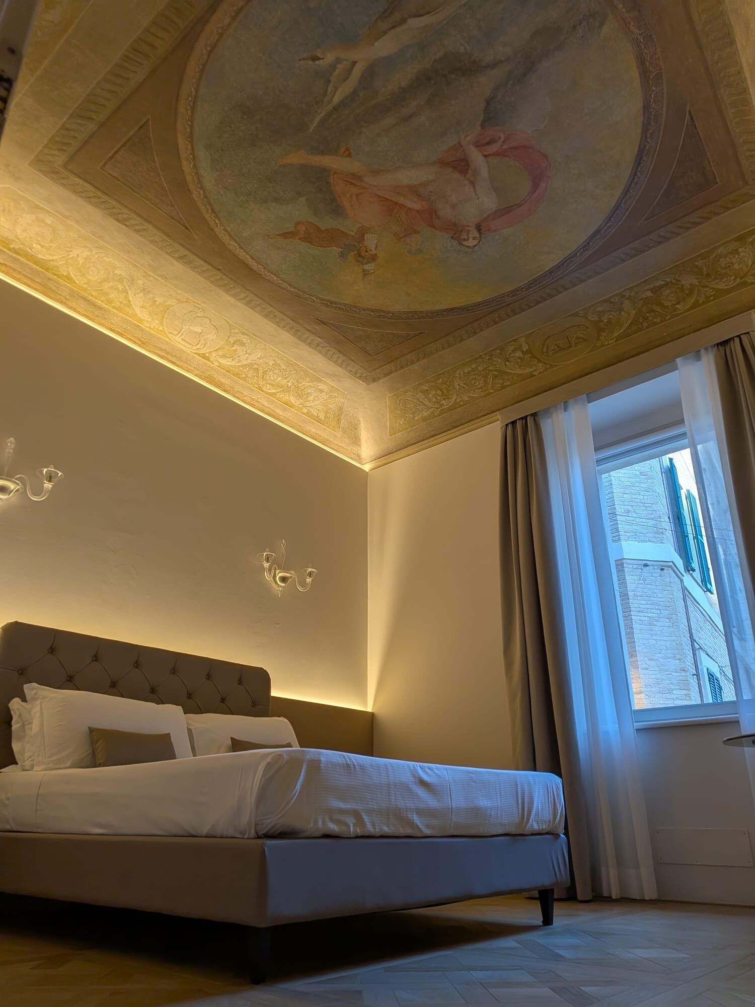 Executive Suite | In-room safe, blackout curtains, soundproofing, iron/ironing board