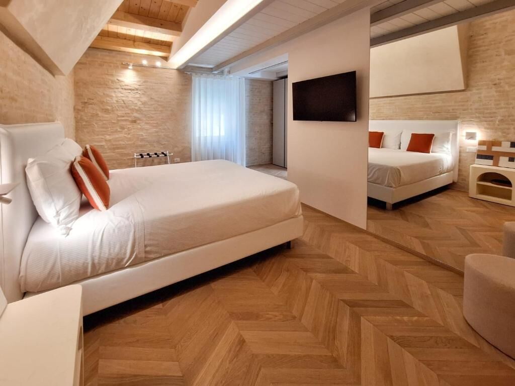 Deluxe Suite, Kitchenette | In-room safe, blackout curtains, soundproofing, iron/ironing board