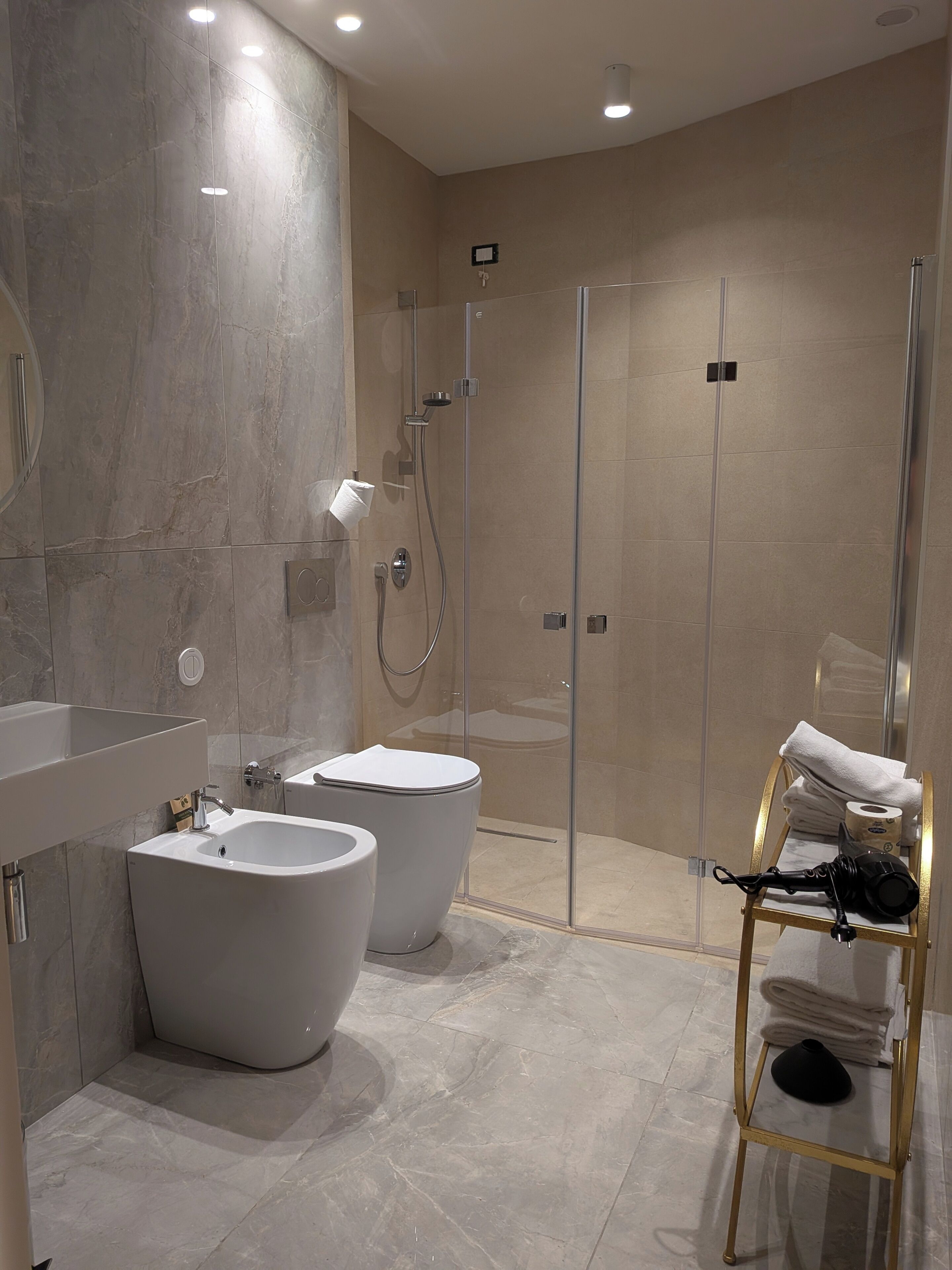 Junior Suite | Bathroom | Slippers