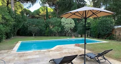 Villa with a pool, a 10-minute walk from the ocean