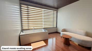 Deluxe-Doppelzimmer, Balkon, Hügelblick | Innenbereich