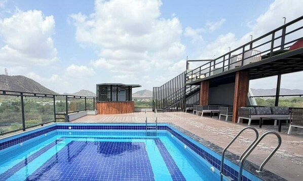 2 outdoor pools - Tiger Hills Ridhira Retreats (Udaipur)