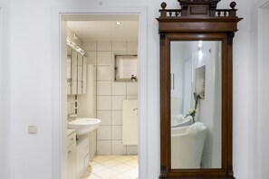 Shower, towels