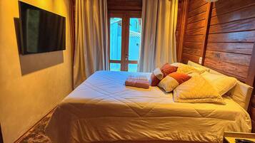 2 bedrooms, WiFi (free), bed sheets