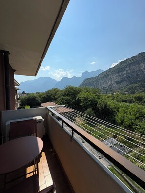 Property grounds - Nido di Rondine Suite Apartments - TRAMONTO (Nago-Torbole)