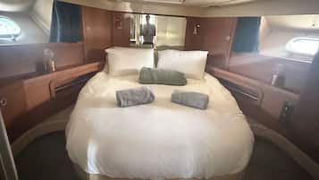 2 bedrooms, WiFi (free), bed sheets