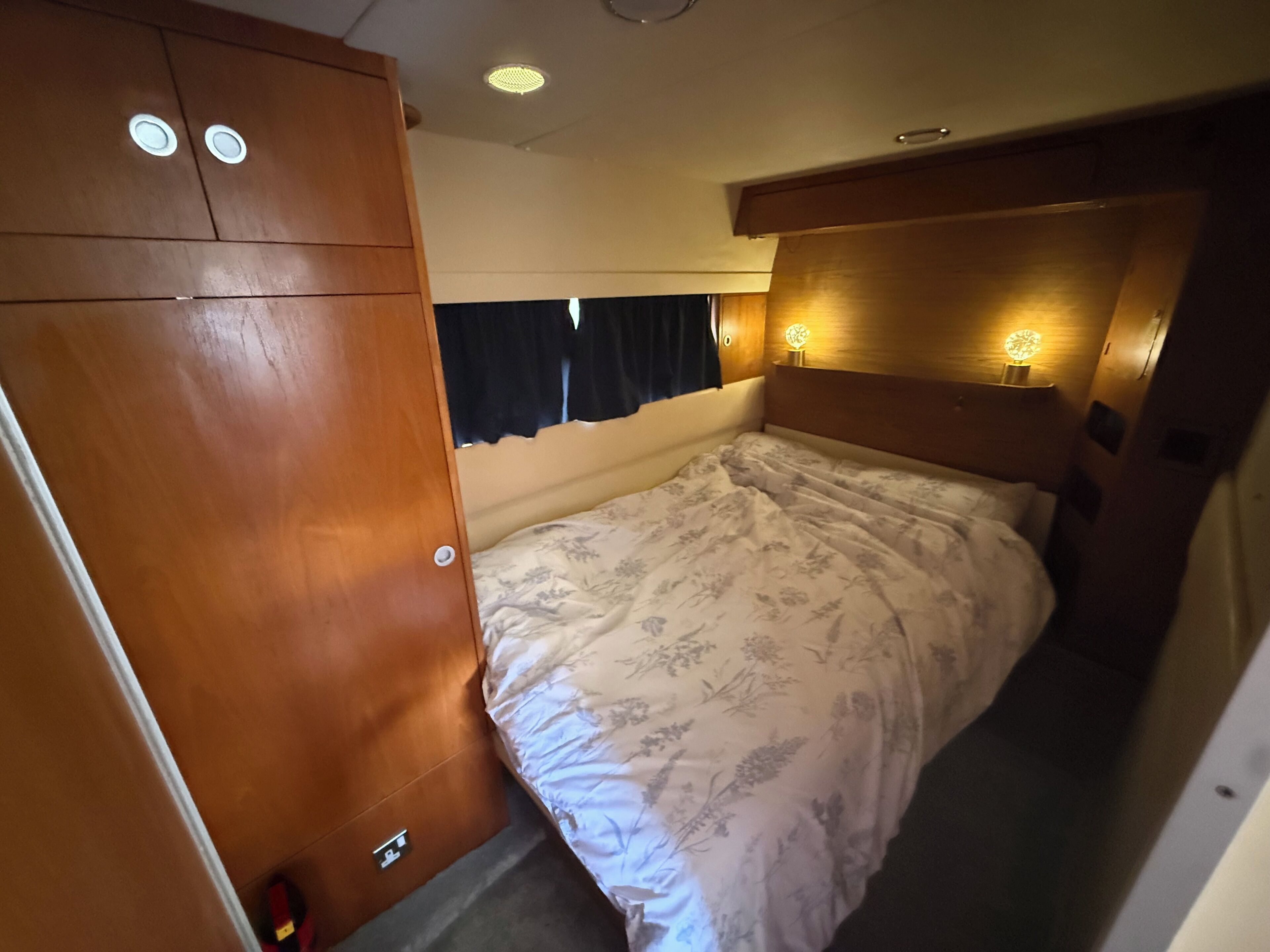 WiFi (free), bed sheets