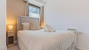 2 Schlafzimmer, Schreibtisch, Bügeleisen/Bügelbrett, WLAN