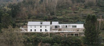 Quinta do Lodao, gerenoveerde boerderij op oever van Douro met zwembad.