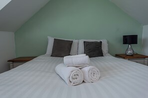 3 dormitorios, tabla de planchar con plancha, wifi gratis y ropa de cama