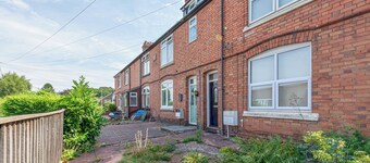 Charming 3-Bed Home with Private Garden | Sleeps 5 - Pass the Keys