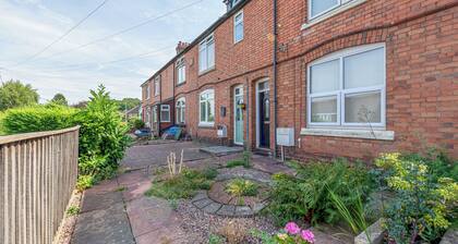 Charming 3-Bed Home with Private Garden | Sleeps 5 - Pass the Keys