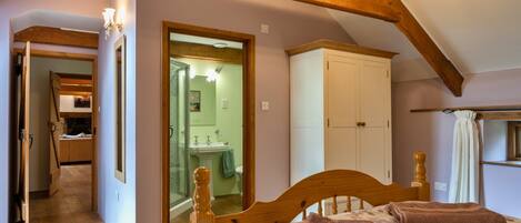 Cottage | 2 bedrooms, iron/ironing board
