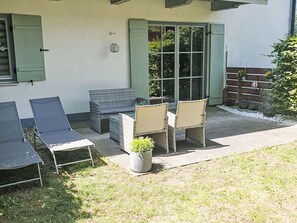 Terrace/patio - Cosy apartment for 4 guests with pool, TV, terrace and pets allowed (Auerbach)