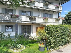 Exterior - Cosy apartment for 4 guests with pool, TV, terrace and pets allowed (Auerbach)