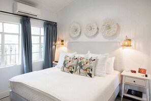 Desk, iron/ironing board, WiFi, bed sheets