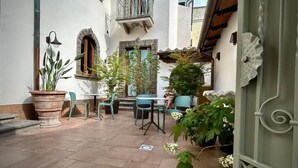 Outdoor dining - La Pépite (viareggio)