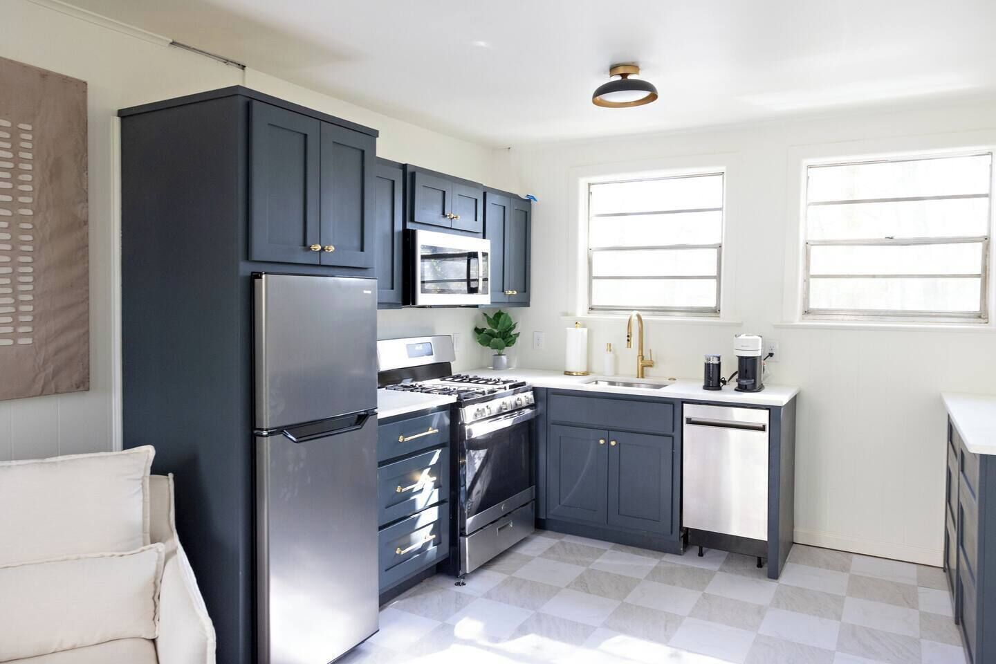Coffee/tea maker, microwave, oven, stovetop