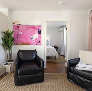 Living area - Excellent 1BR · Near Fort Jackson & Devine St (Columbia)