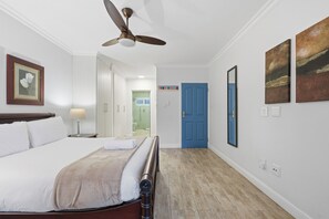 In-room safe, iron/ironing board, free WiFi, bed sheets - Paradise Beach Apartment | Pool | Ballito (Dolphin Coast)