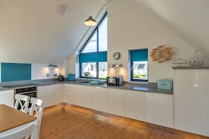 House | Private kitchen | High chair - Westward Ho Seaside Stay ( (Bideford)
