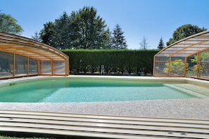Pool - La table de pierre – Dalila Room (Lussas-et-Nontronneau)