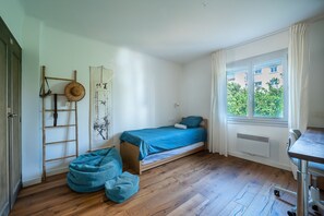 3 chambres, fer et planche à repasser, Wi-Fi gratuit