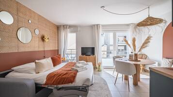 Iron/ironing board, WiFi (free)