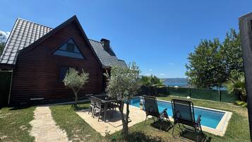 Piscine intérieure, piscine extérieure