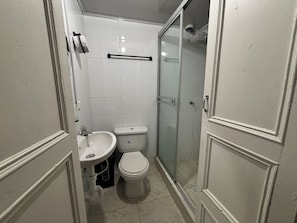 Handtücher, Seife, Toilettenpapier