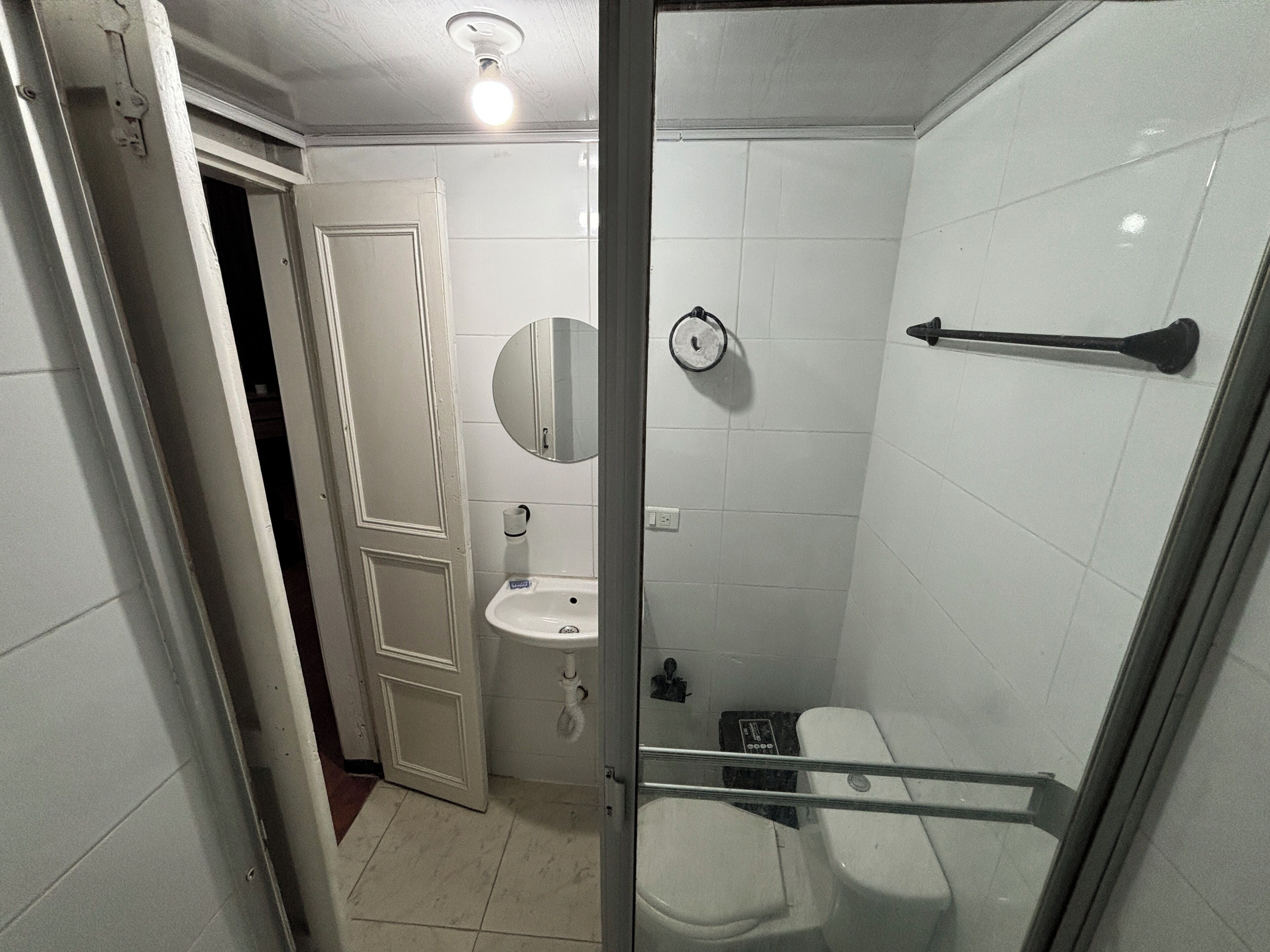 Toallas, jabón, papel de baño 