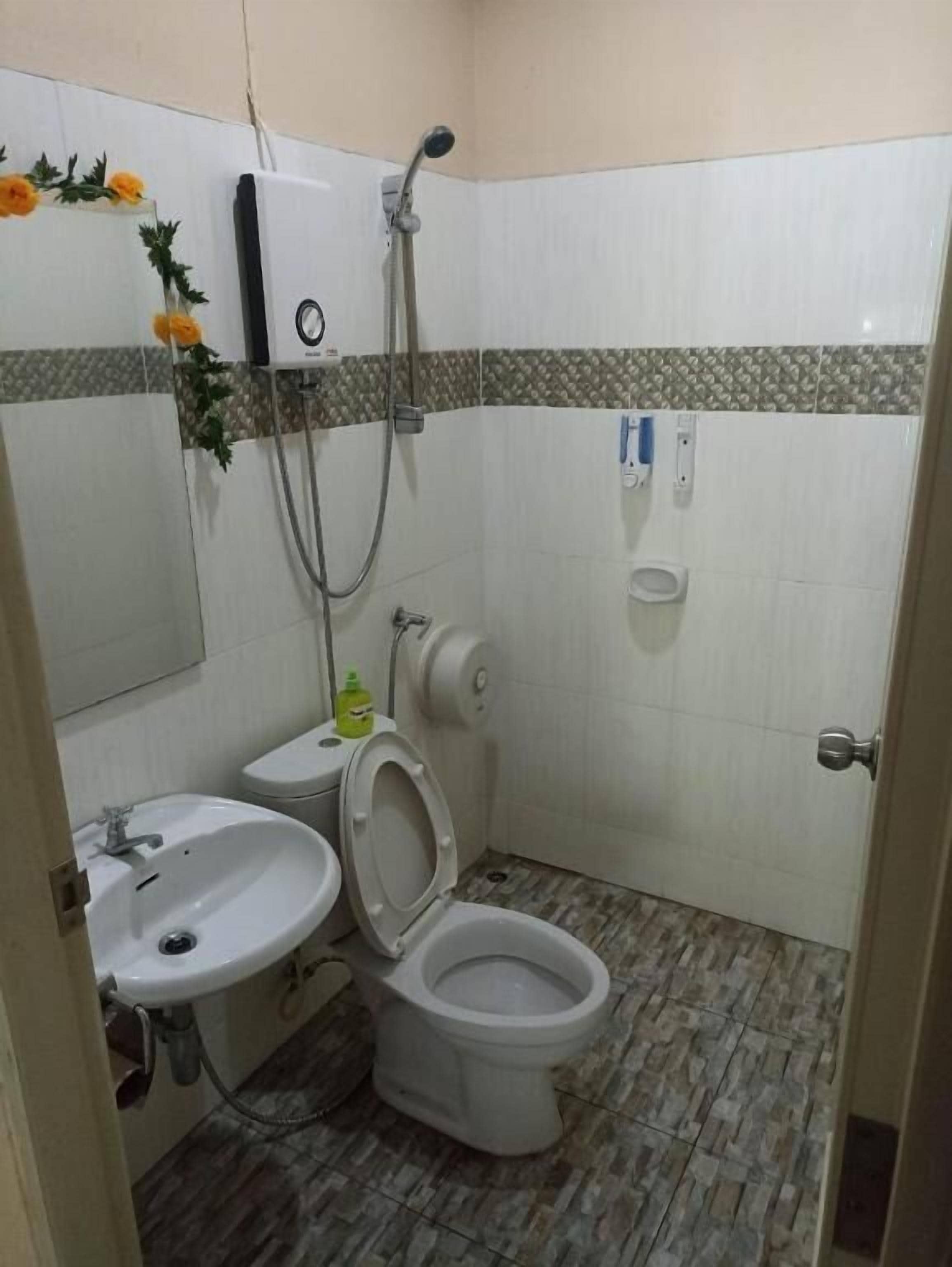 Basic Double Room, Mountain View | Bathroom | Shower, towels, soap, shampoo