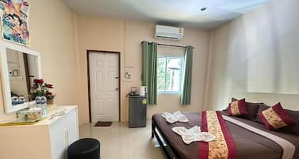 painting family hostel