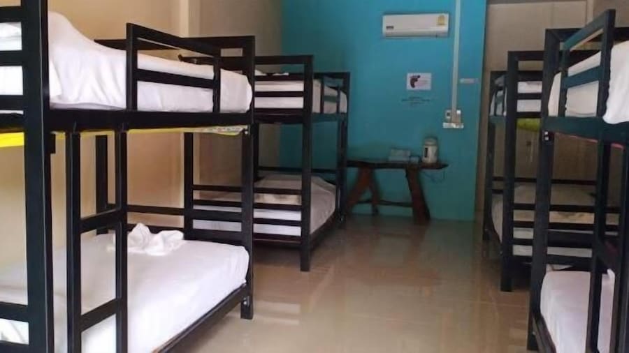 painting family hostel