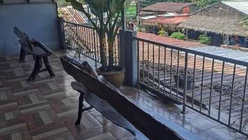 Phòng tập thể, ban công, quang cảnh thành phố | Hiên
