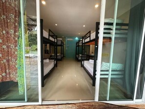 Gemeinsamer Schlafsaal, Balkon, Stadtblick | Kostenloses WLAN