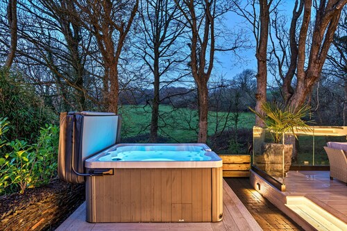 Stunning Bude Retreat With Hot Tub
