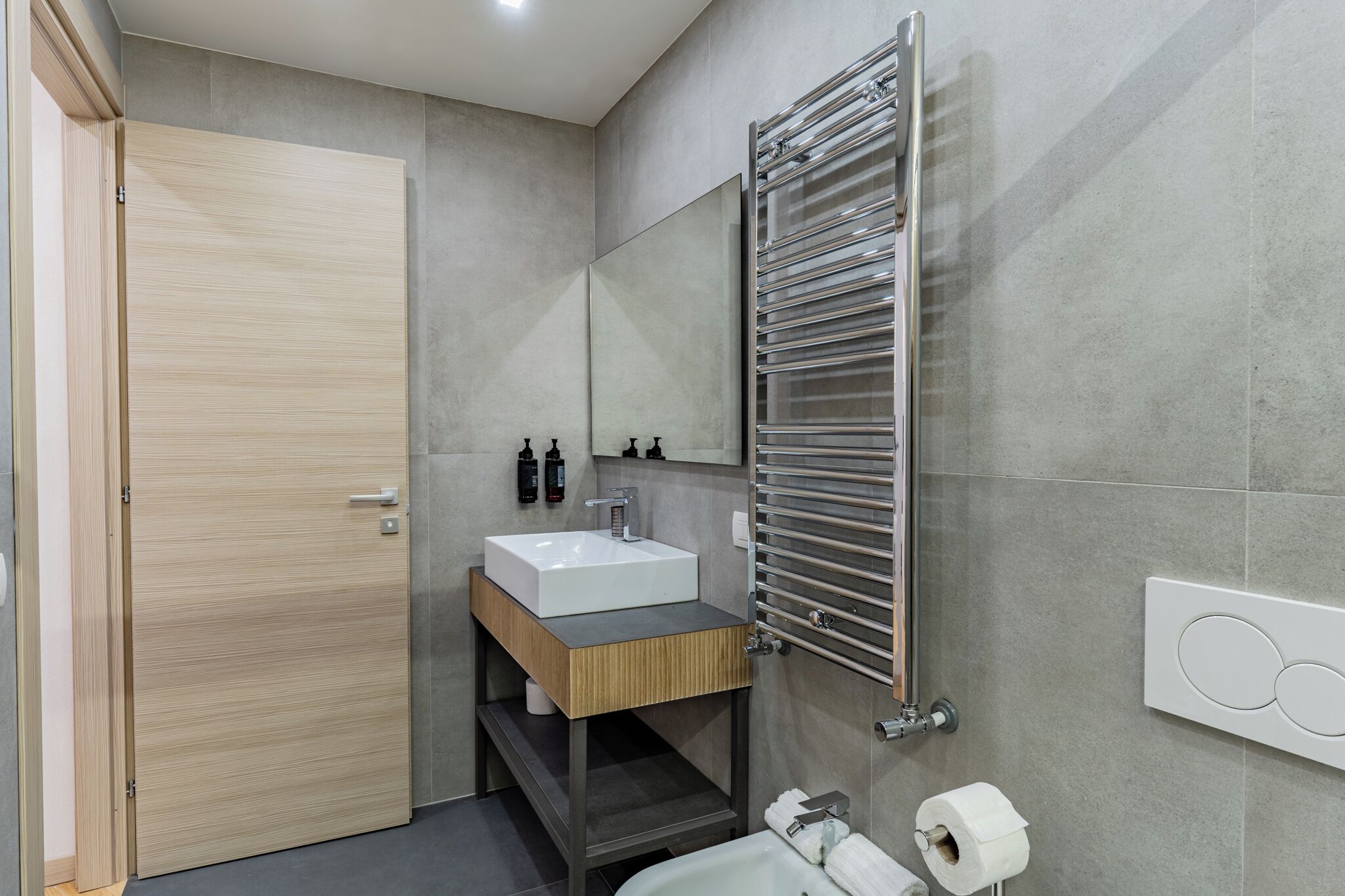Deluxe Triple Room, City View | Bathroom | Shower, free toiletries, hair dryer, towels