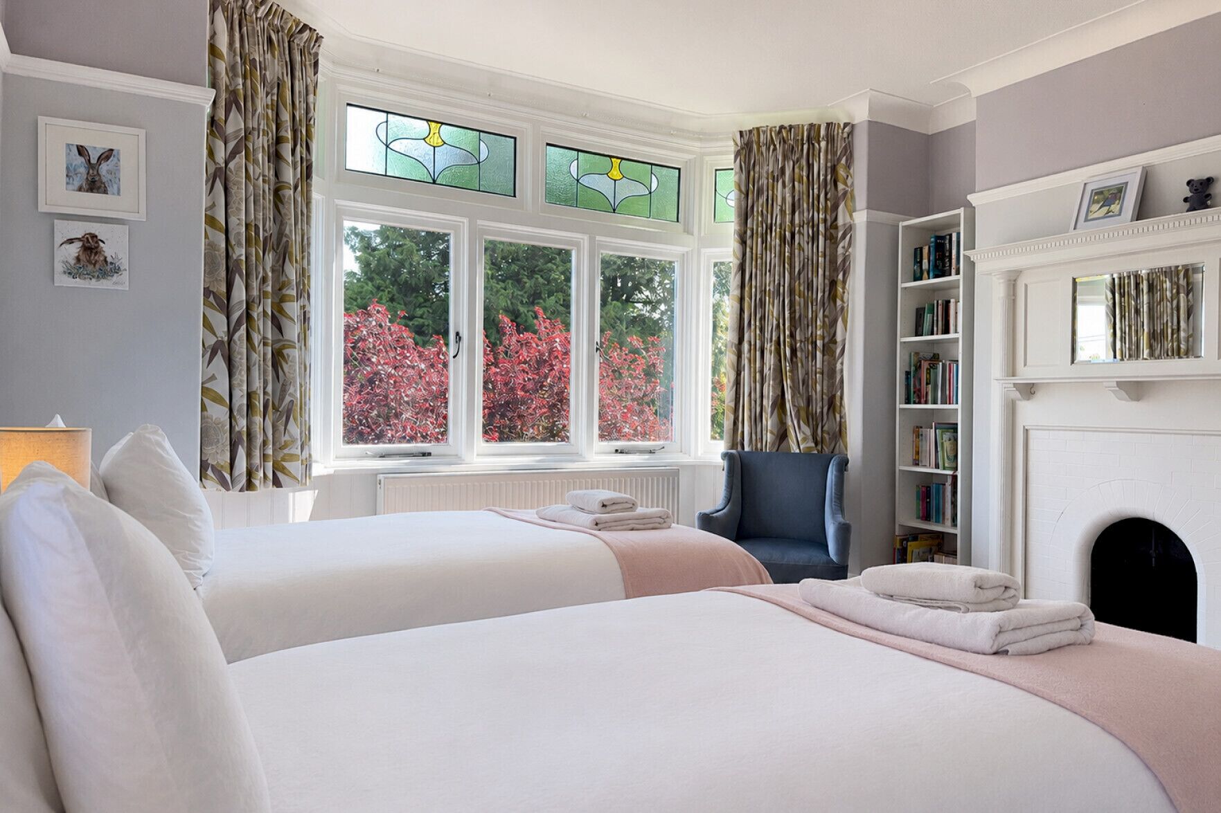 5 bedrooms, iron/ironing board, WiFi, bed sheets