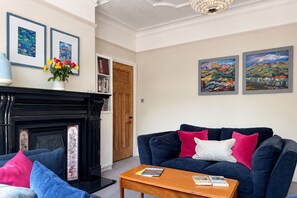 TV - Allenbrook - Five Bedroom Cottage, Sleeps 9 (Rhos on Sea)