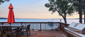 NEW Gull Lake, Sunsets, Hot Tub, Game Room