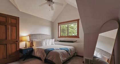NEW Gull Lake, Sunsets, Hot Tub, Game Room