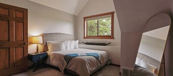 NEW Gull Lake, Sunsets, Hot Tub, Game Room