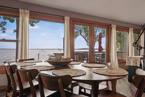 NEW Gull Lake, Sunsets, Hot Tub, Game Room